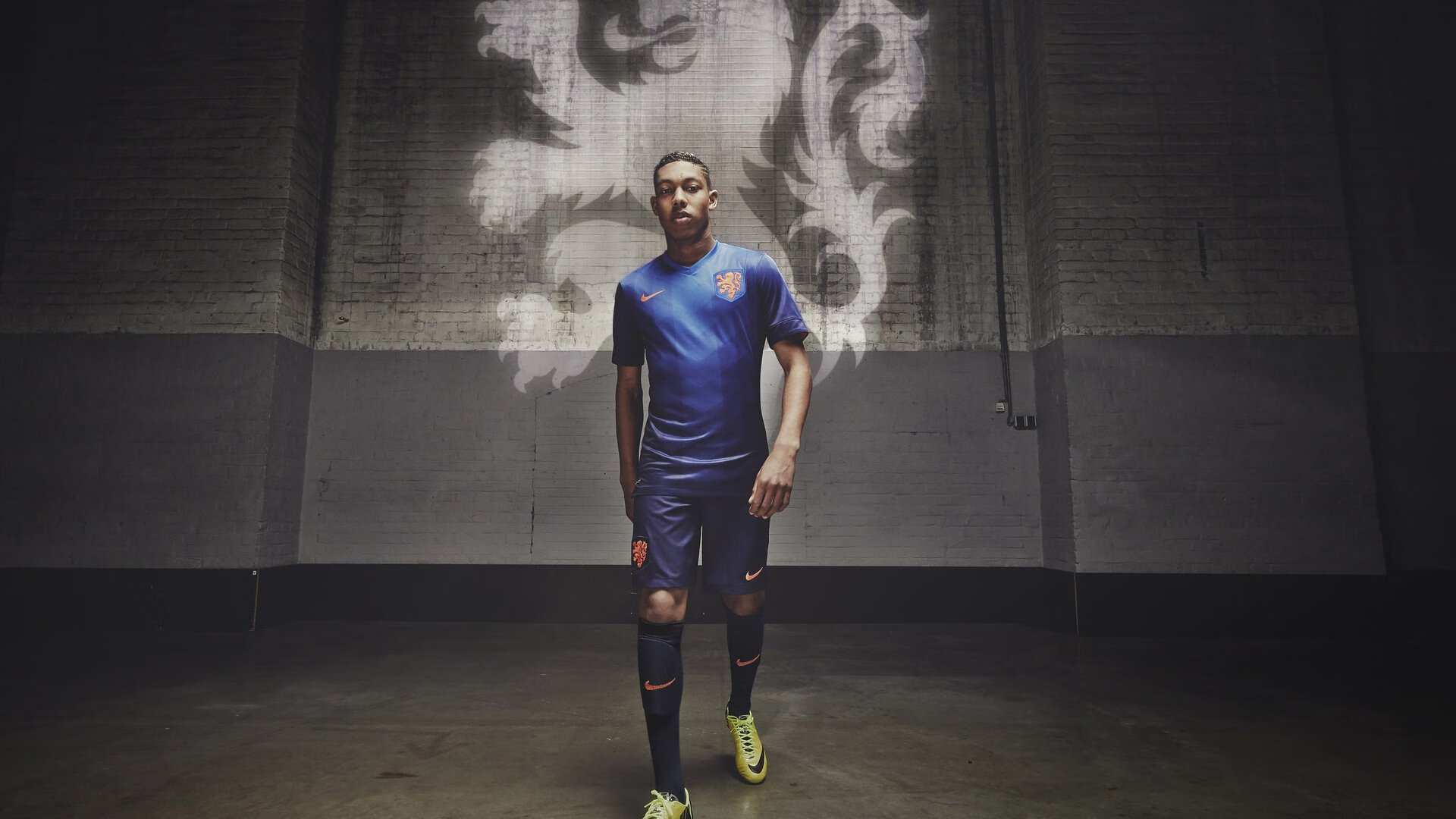 从苦难中崛起：佛罗伦萨三次十轮不胜的背后与未来希望