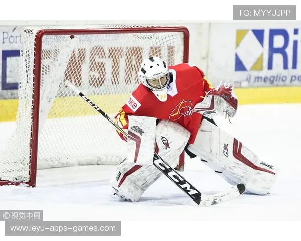 俄罗斯女冰挑战中国，亚洲女子冰球赛精彩对决上演，俄罗斯女子冰球队